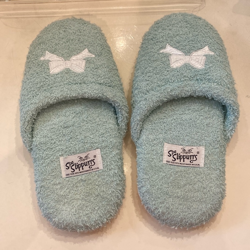 Spa Slippurrs with Embroidered Bow.  Seafoam Green Color.‎  OS fits Most.